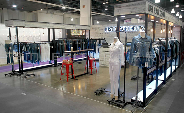 信可威國外展臺設(shè)計(jì)搭建現(xiàn)場圖