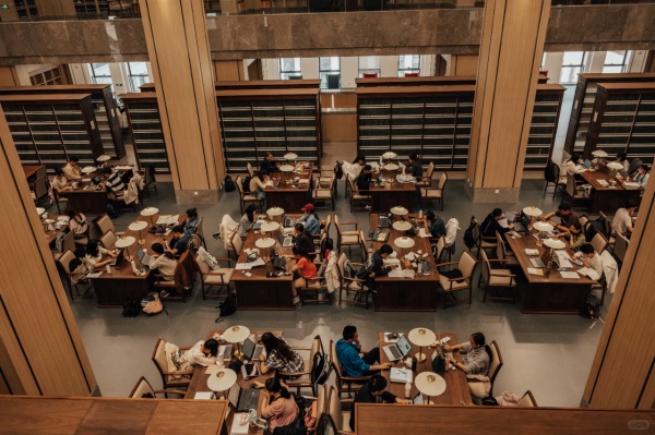 大學(xué)圖書(shū)館設(shè)計(jì)