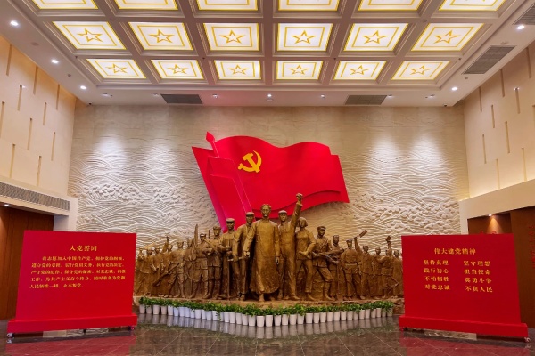 紅色廣場展廳設(shè)計賞析