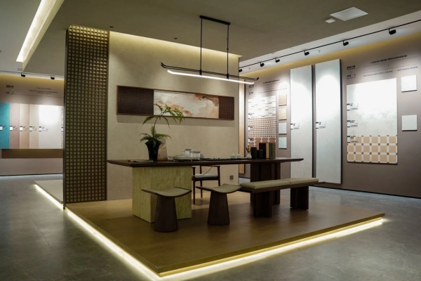 展廳煥新升級壹號瓷磚巖板總部展廳，讓高階審美以極致細節(jié)落地